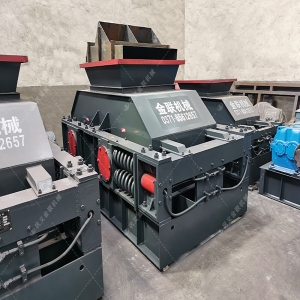 中小型直連式對(duì)輥破碎機(jī)兩臺(tái)發(fā)往河南