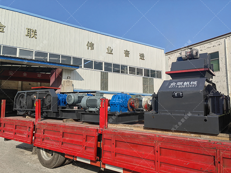 中小型直連式對輥破碎機兩臺發往河南