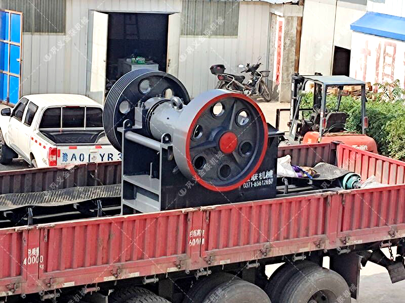 顎破與對輥破碎機：哪種更節省地將石頭破碎成石子？