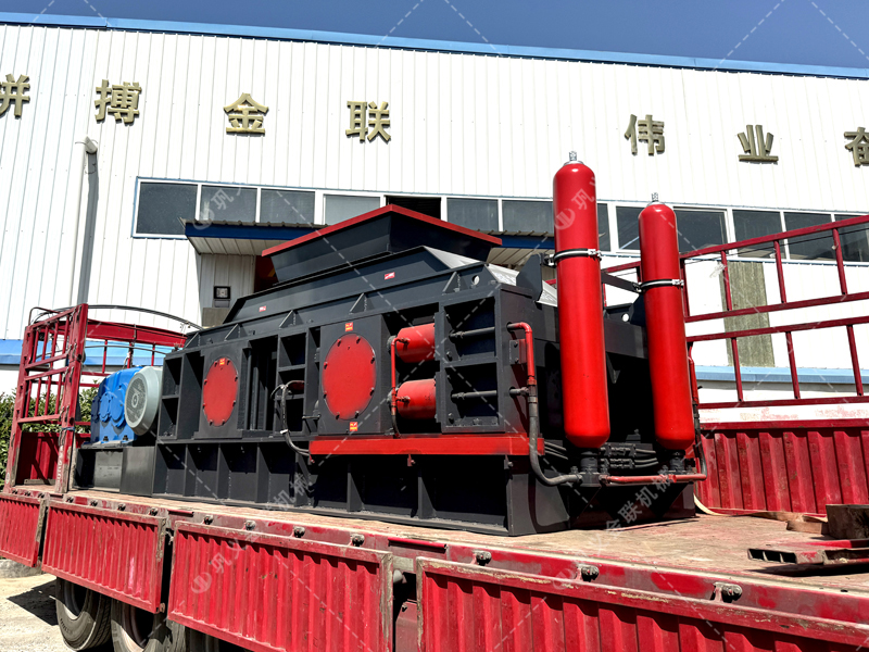 配備 PLC 智能監(jiān)控的全液壓對(duì)輥制砂機(jī)，生產(chǎn)優(yōu)勢體現(xiàn)在哪里？