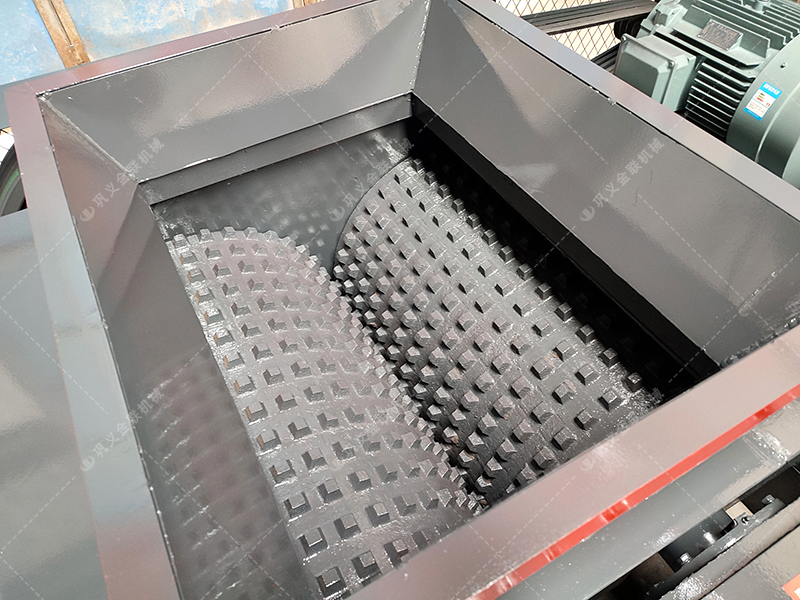 煤矸石、燒結礦含水率高就堵機？雙齒輥破碎機的無篩網設計真的能根治嗎？